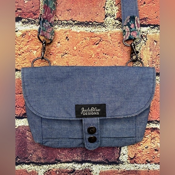 Judy Blue Designs Small Crossbody Denim Purse with Floral interior - Picture 1 of 9